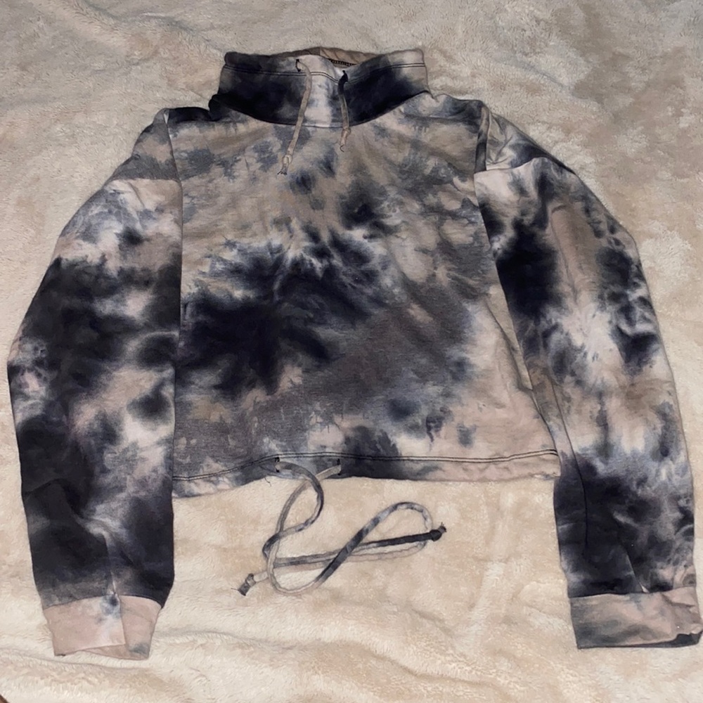 Turtle neck cropped sweatshirt